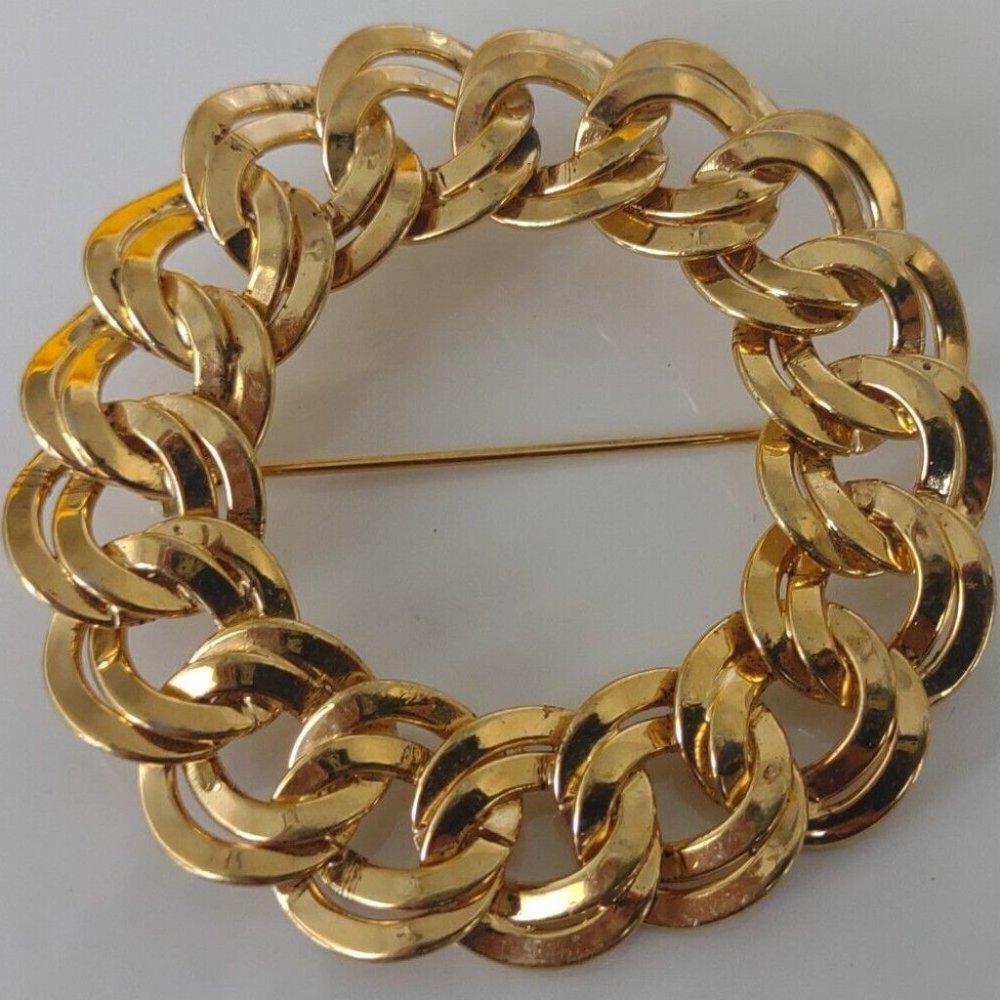 Vintage Chunky Chain Wreath Gold Tone Brooch Pin